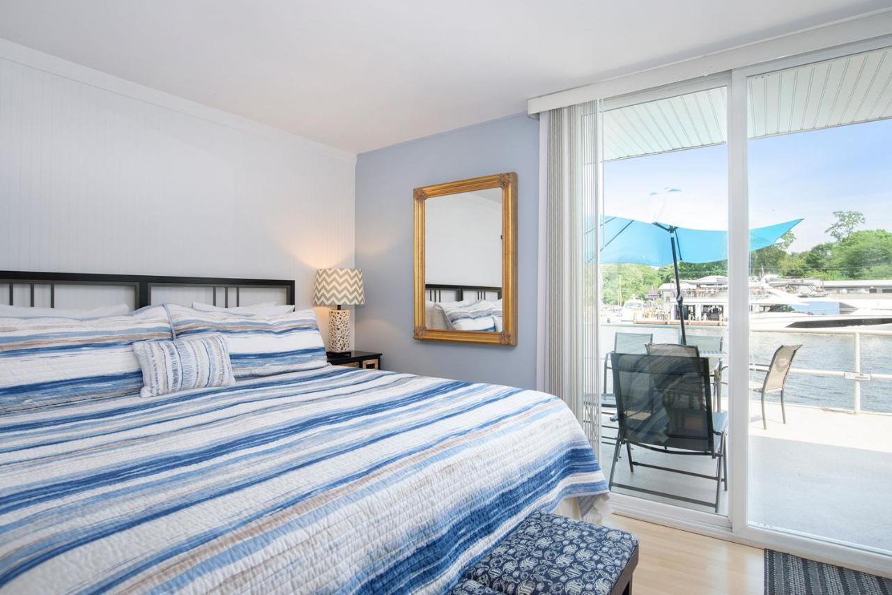 Waterside Suites ソーガタック エクステリア 写真