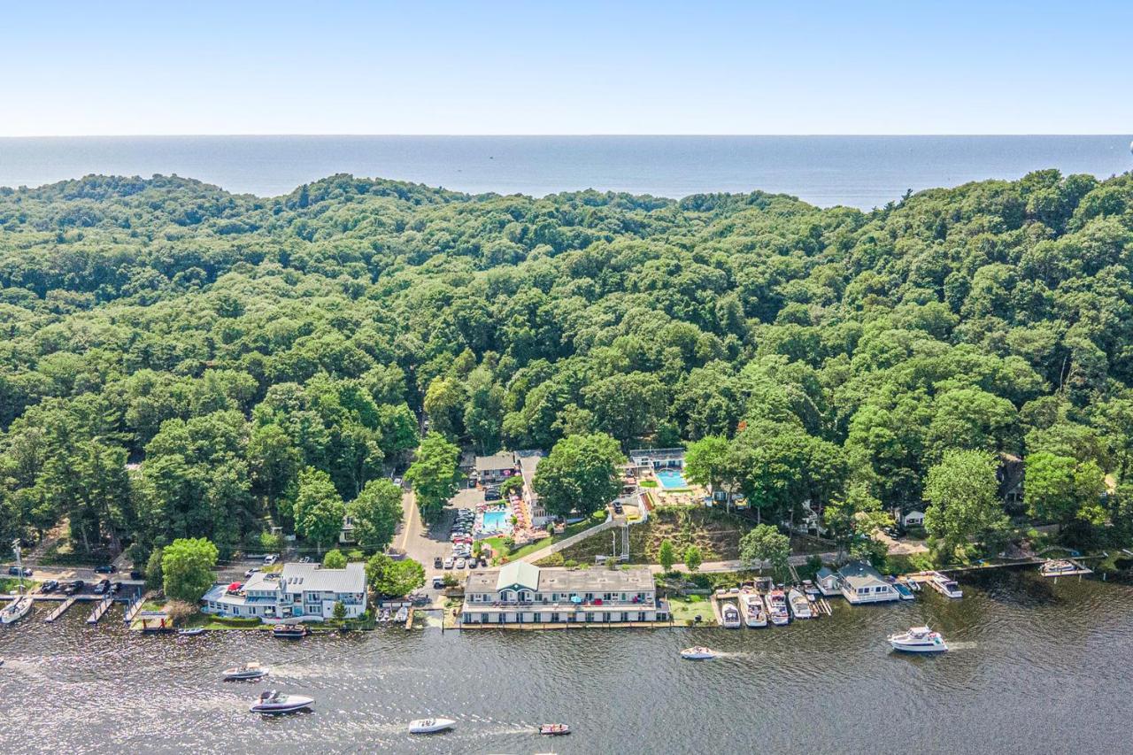 Waterside Suites ソーガタック エクステリア 写真